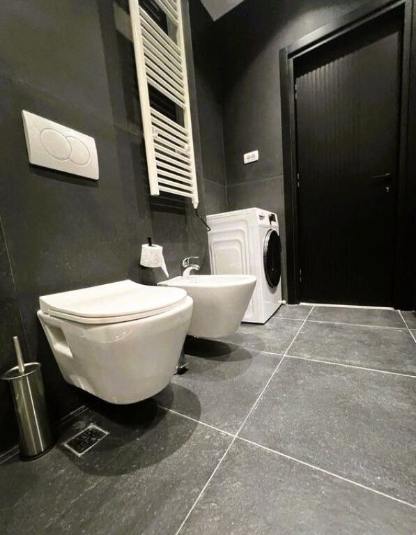 Apartament 2+1+post parkimi prane qendres, Rr. Barrikadave!