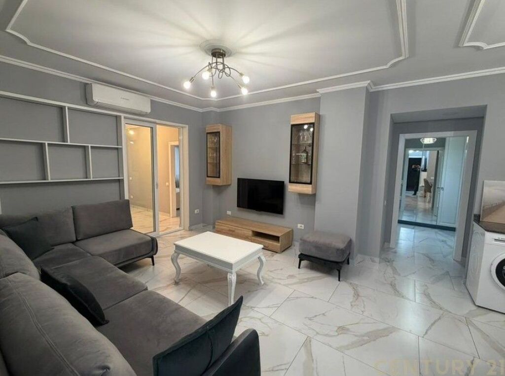 APPARTAMENTO 2+1+2 IN AFFITTO PIAZZA WILLSON, VICINO ALL'UFFICIO POSTALE N. 8!!