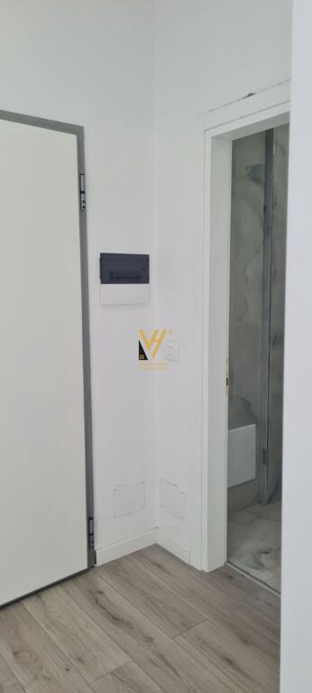 JEPET ZYRE 64 M2 ME QIRA TE KOM.ERLI-D, PORCELAN 50.000 LEKE