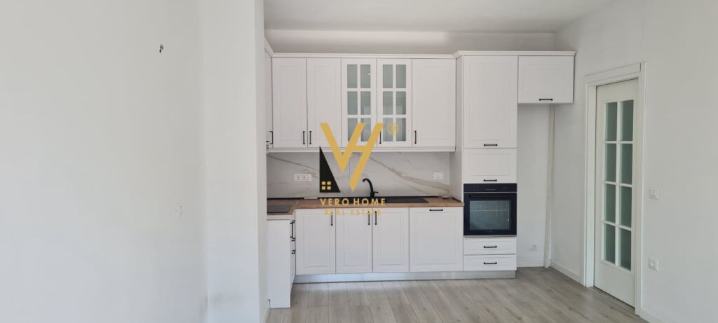 JEPET ZYRE 64 M2 ME QIRA TE KOM.ERLI-D, PORCELAN 50.000 LEKE