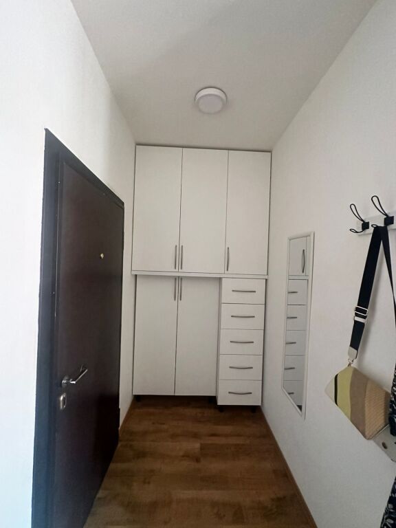 Vendesi in vendita 1+1 ad Astir vicino all'Artista