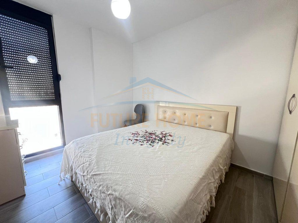 Qera, Apartament 3+1+2, Rruga 5 Maji, Tiranë.