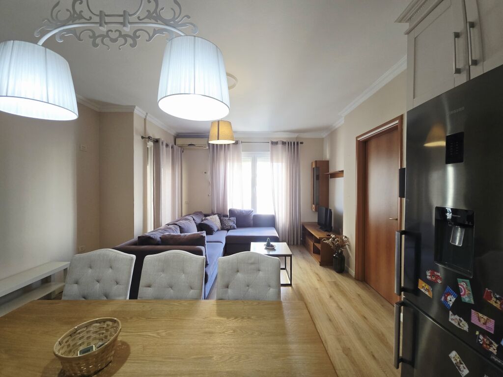 Jepet Me Qera Apartament 1+1+1 Ballkon