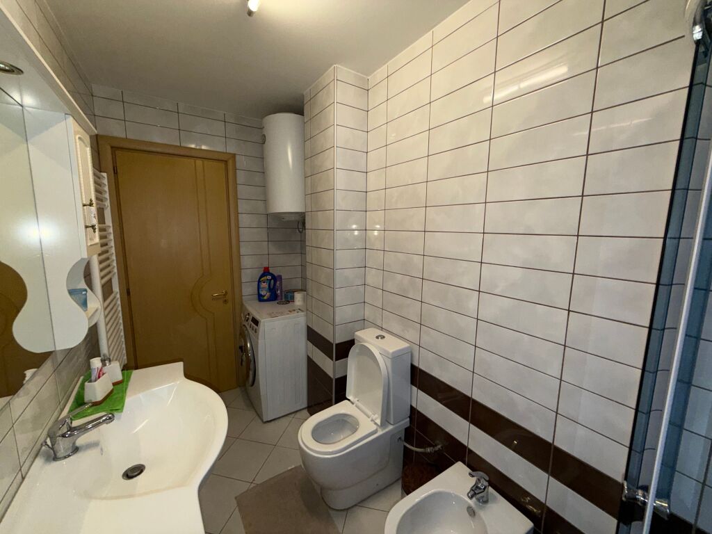Apartament me Qera