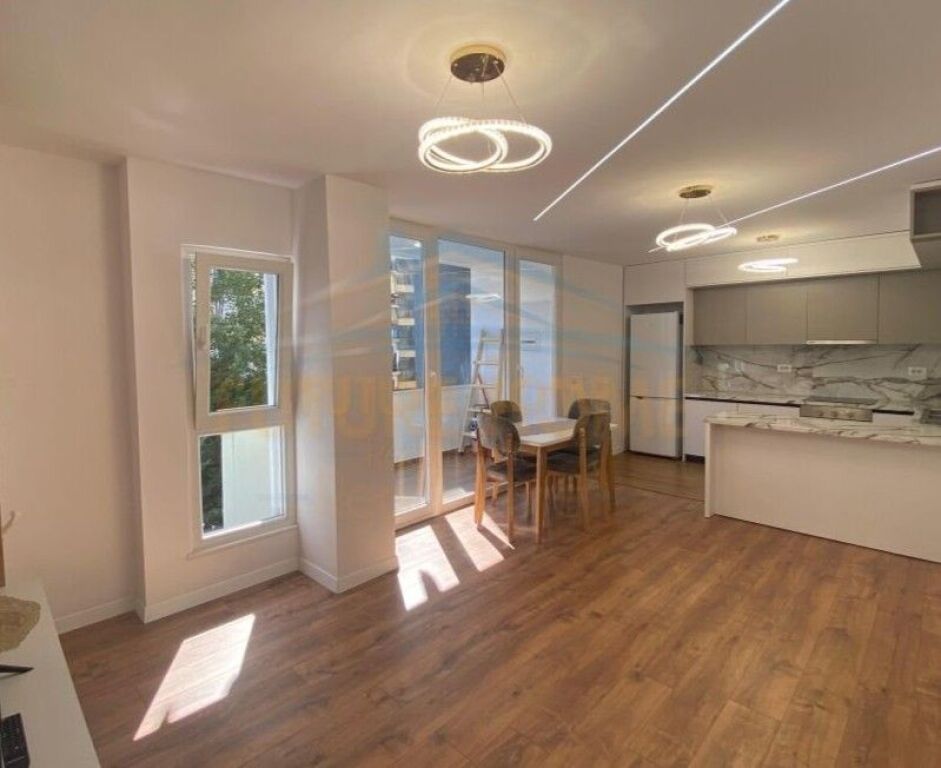 Qera, Apartament 2+1, 21 Dhjetori