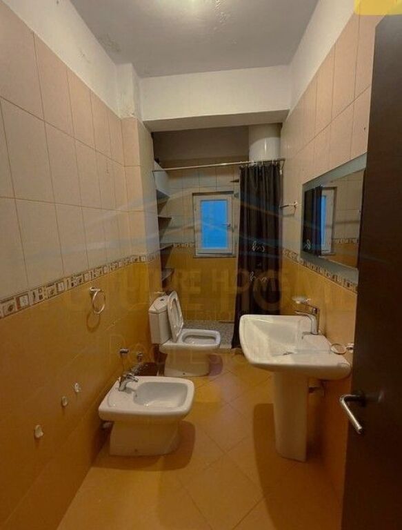 Shitet, Apartament 2+1, Bllok