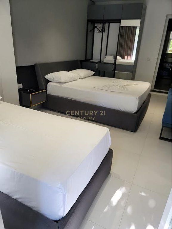 Shitet Apart Hotel ne Golem 100m larg detit