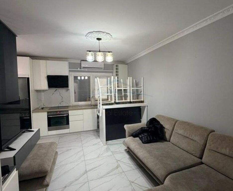 Shitet Apartament 2+1+2 ne rrugen e Barrikadave Tirane