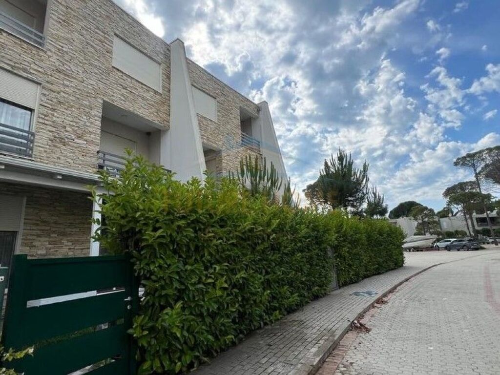 Shitet, Apartament 2+1, Gjiri i Lalzit, Lura 2