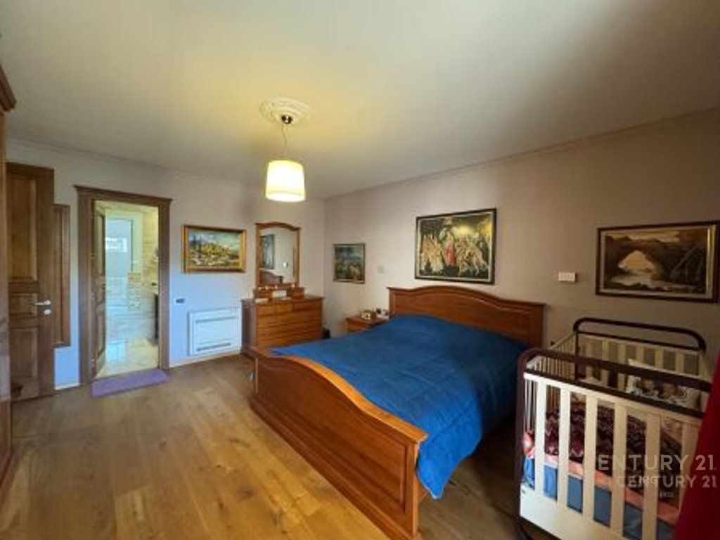 Apartament 2+1+2 për shitje në zonën e Ish-Bllokut