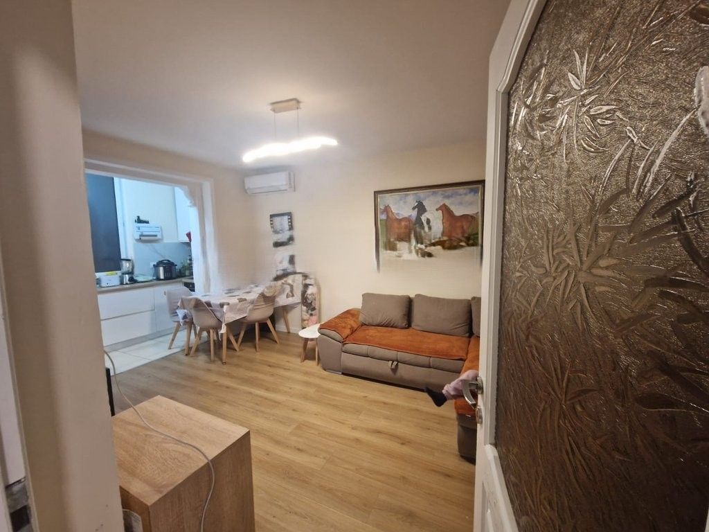 1+1 apartment for sale on Mine Peza street, Tirana. 120,000 €