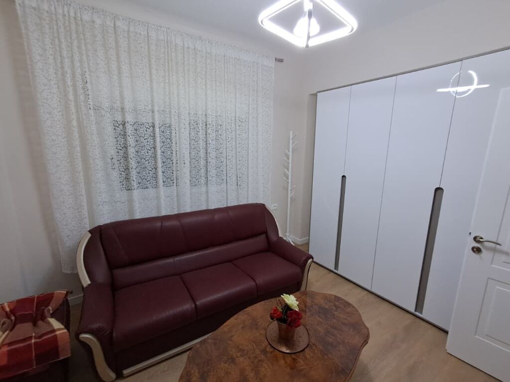 🏡 Jepet me qira apartament 2+1 në qendër të Durrësit, pranë Muzeumit
