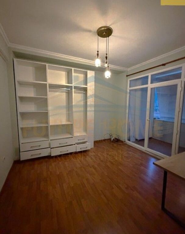 Shitet, Apartament 2+1, Bllok