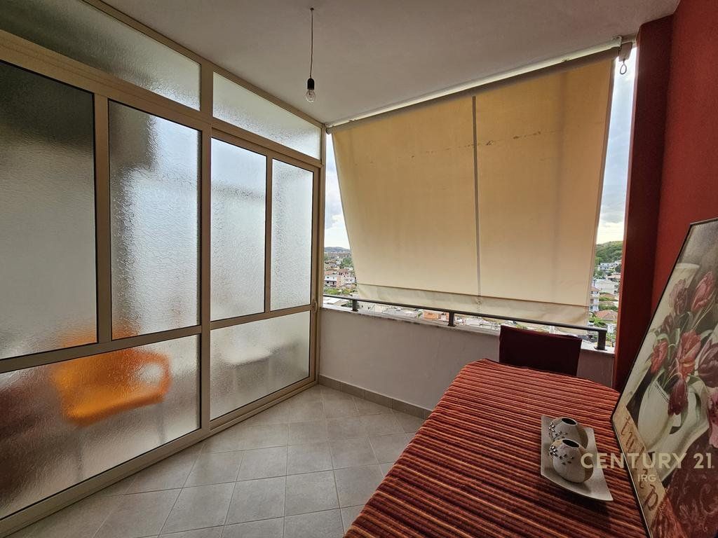 Apartament 2+1 tek Pallatet Cabej!