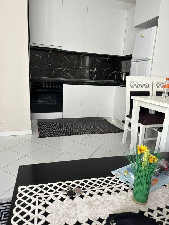 Astir,prane Artisti Shisha Lounge jepet me qera apartament1+1,i mobiluar. 450Euro     