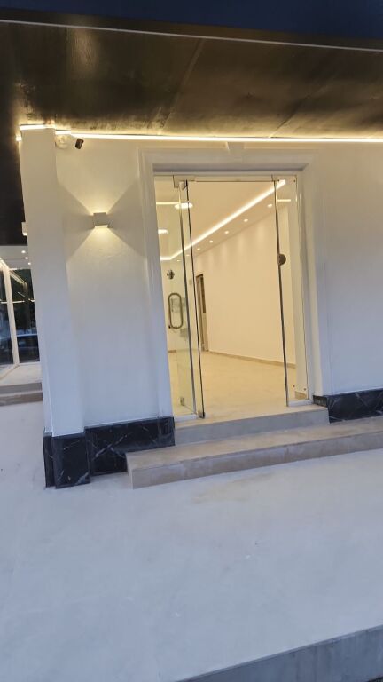 Jepet me Qera Ambient Biznesi pranë Rrugës së Kavajës