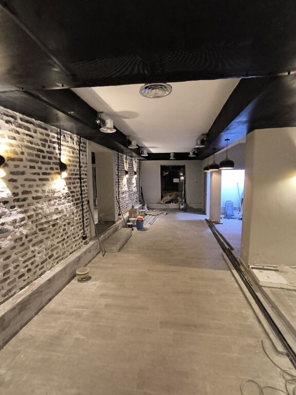 NEGOZIO IN AFFITTO 100 M2 VASIL SHANTO 100.000 LEKE FH-58941