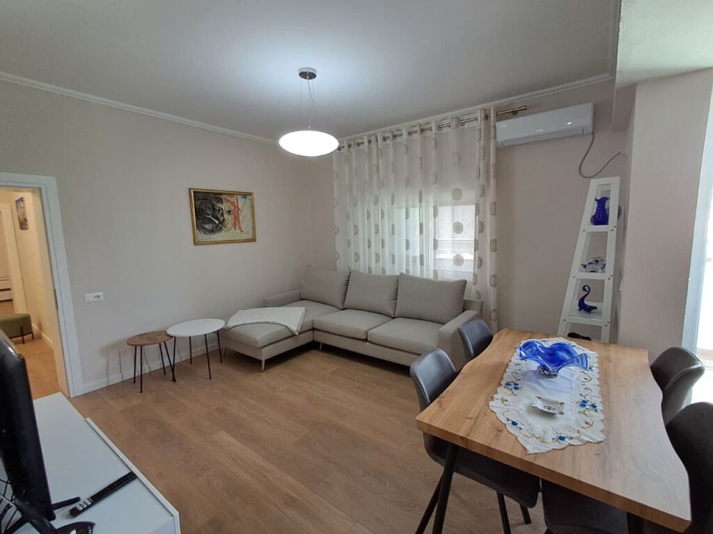 🏡 Jepet me qira apartament 2+1 në qendër të Durrësit, pranë Muzeumit