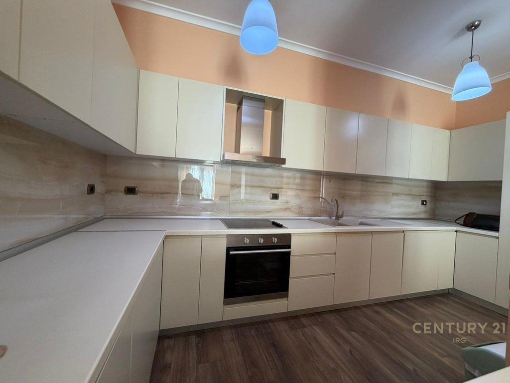 Apartament 3+1 ne Rrugen e Kavajes! 1,700 € /Muaj