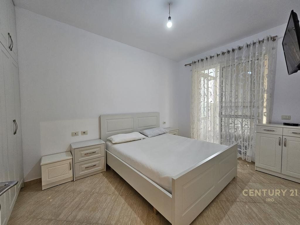Apartament 2+1 tek Pallatet Cabej!