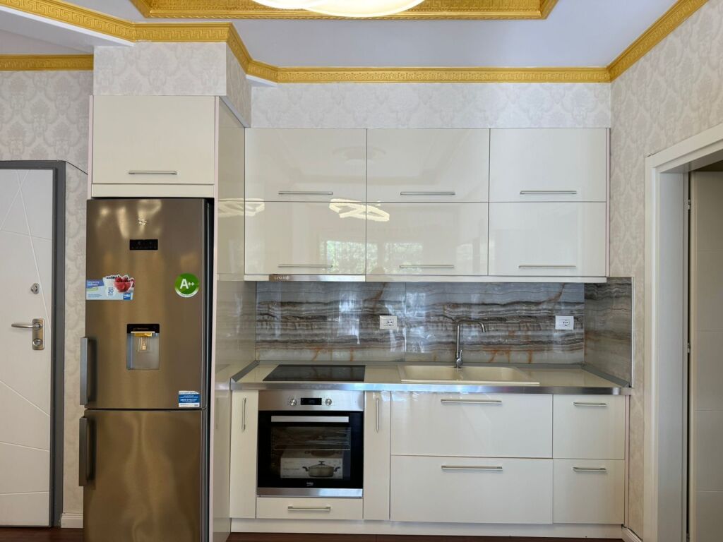 2+1 con veranda, vicino al lago secco vicino all'hotel Radison, 750 mila lek