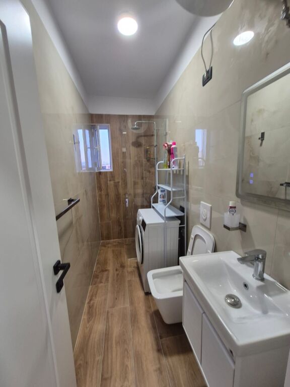 Jepet Me Qera Apartament 1+1+1 Ballkon