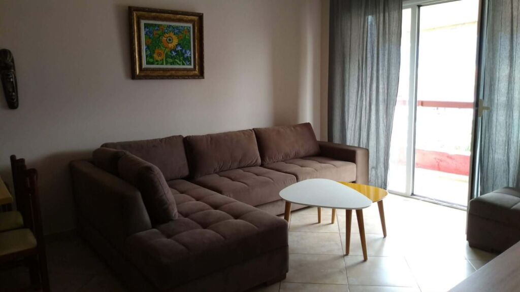 Apartament 2+1 me qera tek rruga 5 Maji, afër  qendrës Concord