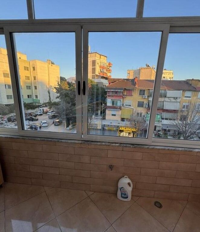Shitet, Duplex 2+1+2, Rruga e Dibres, Tiranë.