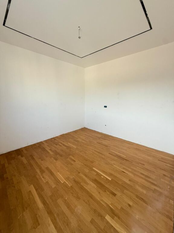 PENTHOUSE 3+1 +3 POSTE PARKIMI PER SHITJE TEK LIQENI I THATE