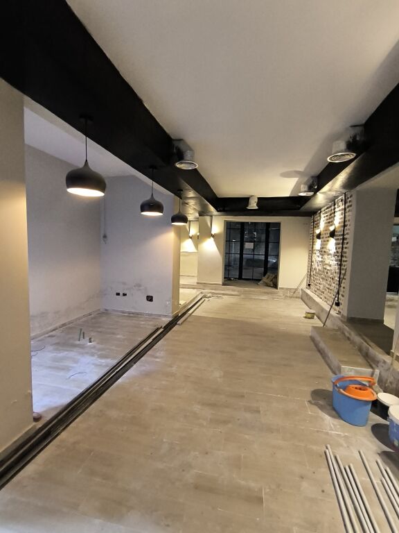 NEGOZIO IN AFFITTO 100 M2 VASIL SHANTO 100.000 LEKE FH-58941