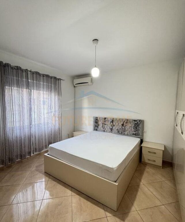 Shitet, Duplex 2+1+2, Rruga e Dibres, Tiranë.