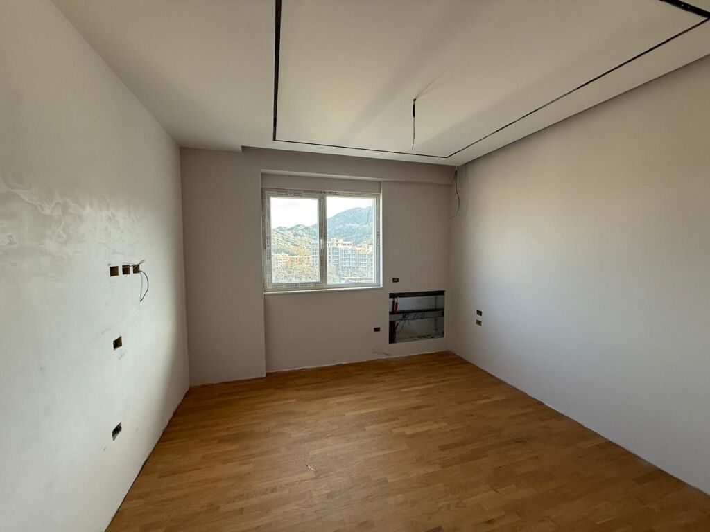 PENTHOUSE 3+1 +3 POSTE PARKIMI PER SHITJE TEK LIQENI I THATE
