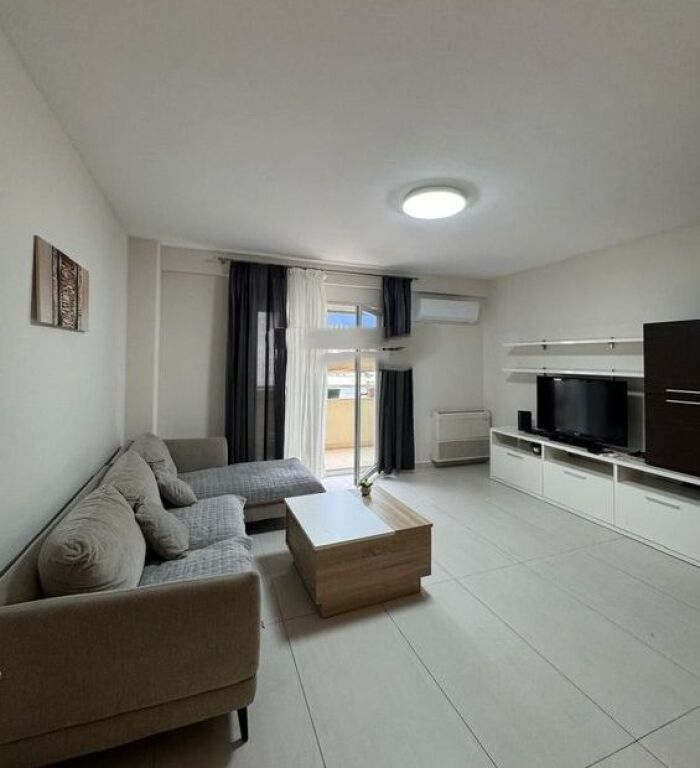 Jepet me qira apartament 2+1 te Atsh prane Pazarit te Ri