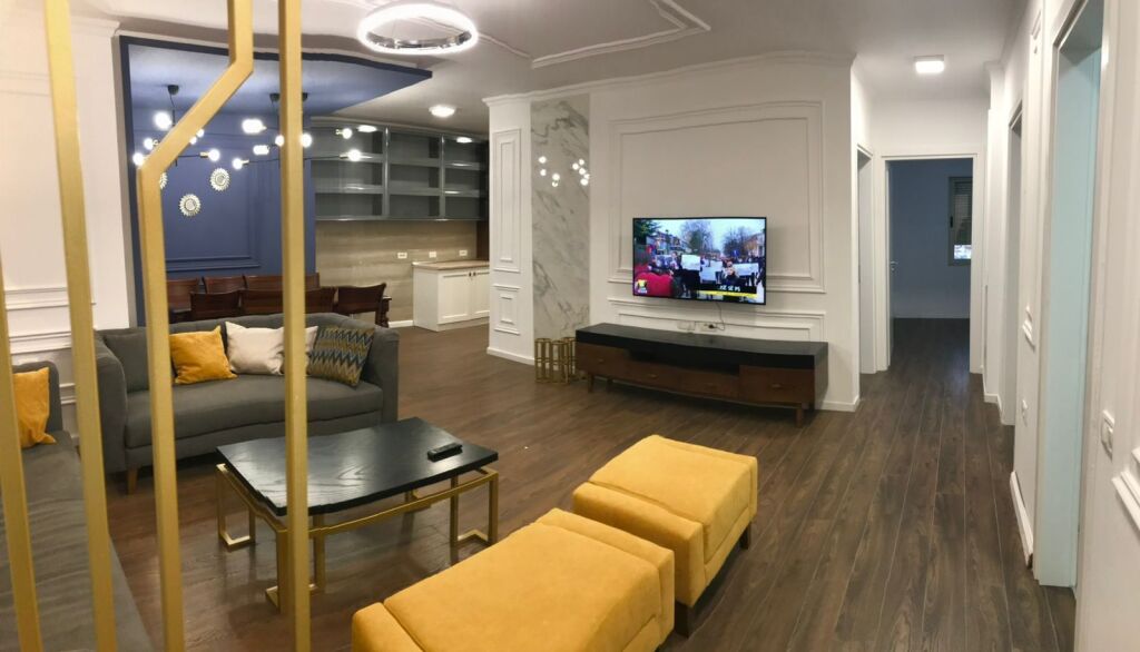 Shitet Apartament 3+1+2 në Qendër të Durrësit