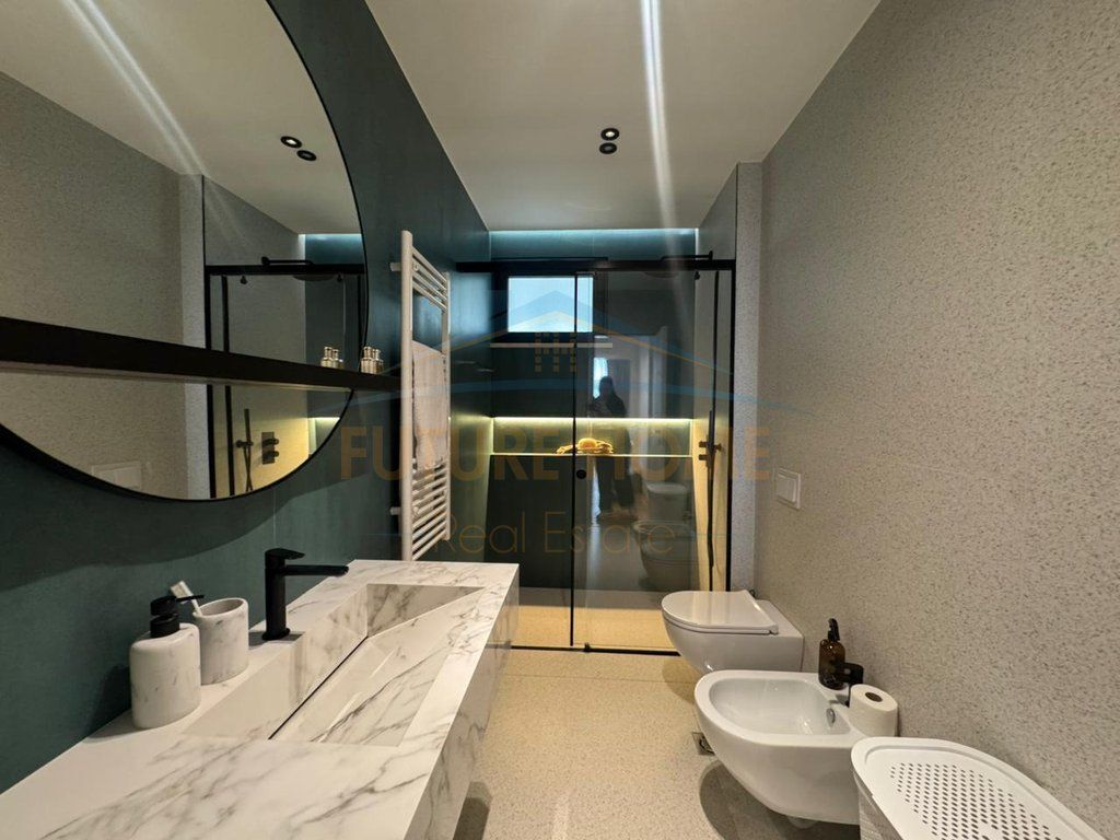 Shitet, Vilë e Bashkangjitur, "San Pietro Residence", Gjiri I Lalëzit