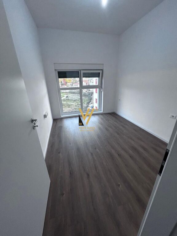 JEPET ZYRE 60 M2 ME QIRA TE KOM.KADIU, ALI DEMI 35.000 LEKE