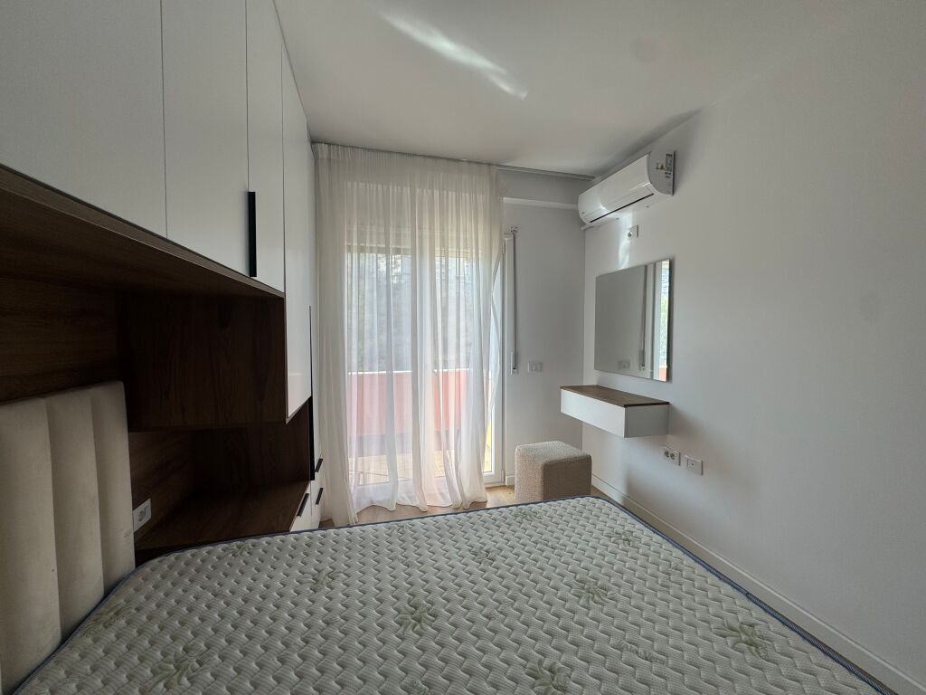 Apartament 1+1 me qira tek Xhamia tek K. Botanik
