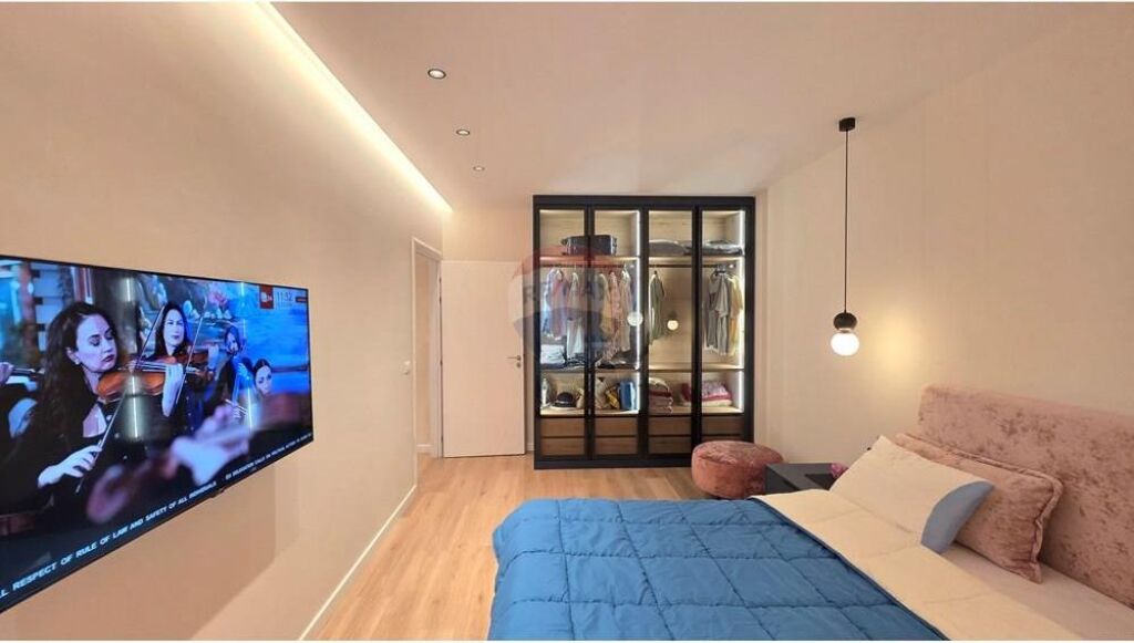 Apartament 1+1prane portit,Vlore