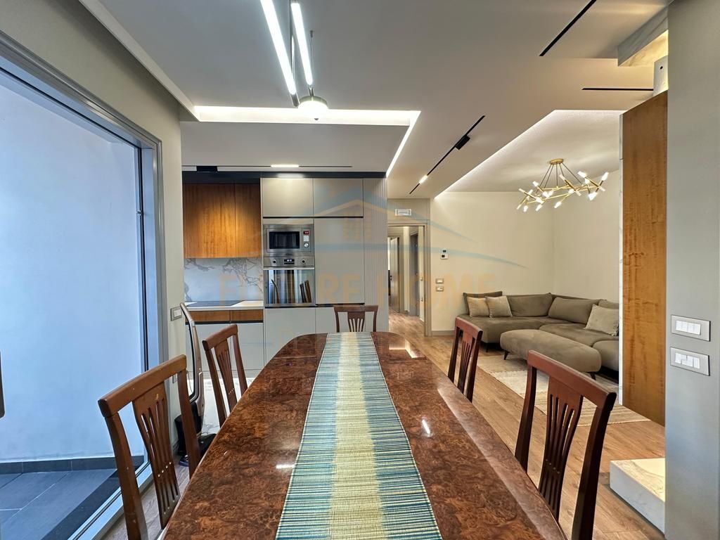 Affitto, Appartamento 2+1+2, Palazzo con Freccia, Tirana