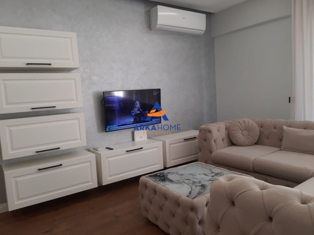 JEPET APARTMENT ME QERA 2+1+BALLKON "KOPESHTI BOTANIK" 850 EURO