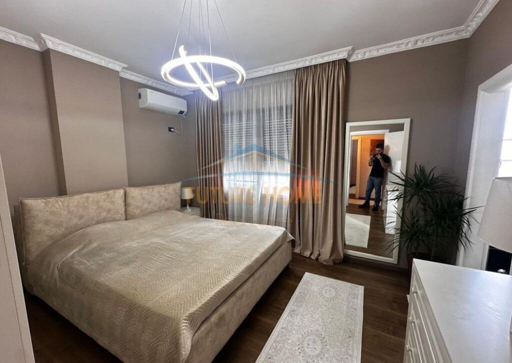 Shitet, Apartament 3+1+2 ,Unaza e Re ,Tirane