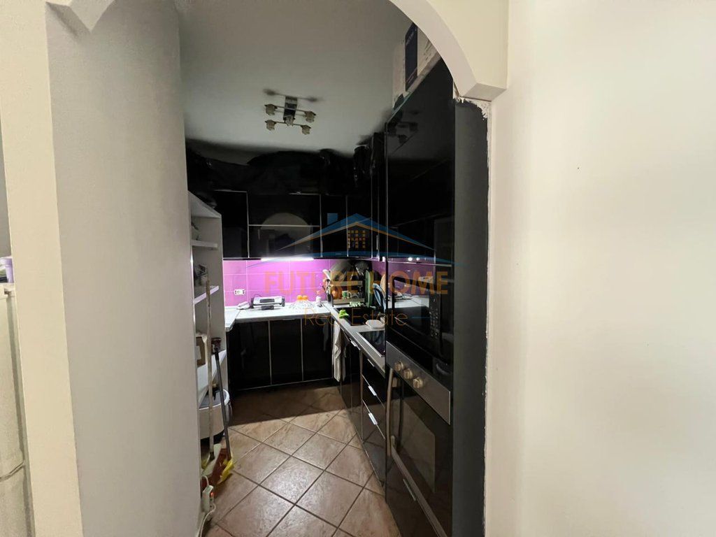 Shitet, Apartament 1+1, Ish-Parku i Autobuzave, Tirane.