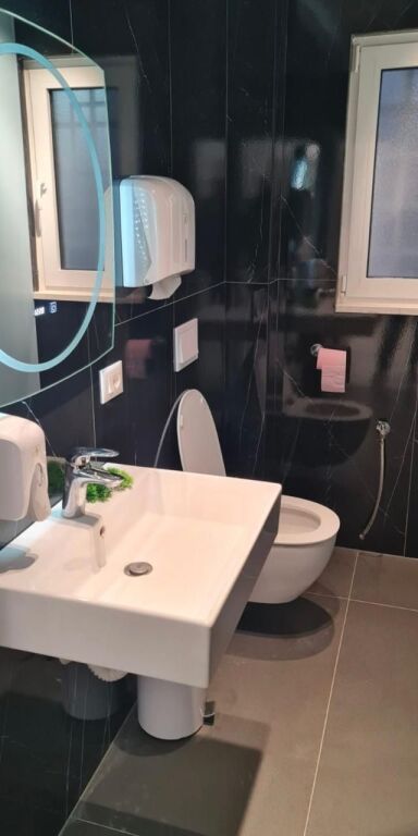 Klinike estetike me qira ne qender