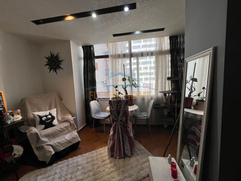 Shitet, Apartament 1+1, Ish-Parku i Autobuzave, Tirane.
