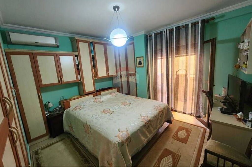 Apartament 3+1+2 per shitje Komuna e Parisit