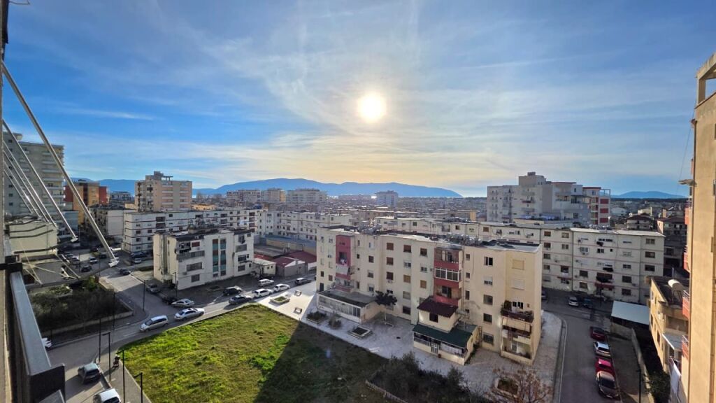 Apartament ne shitje 1+1 prane bar Urban