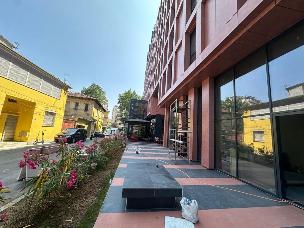 Shop for sale on floor 0 in the "Roma" Gallery on Kavaja Street.