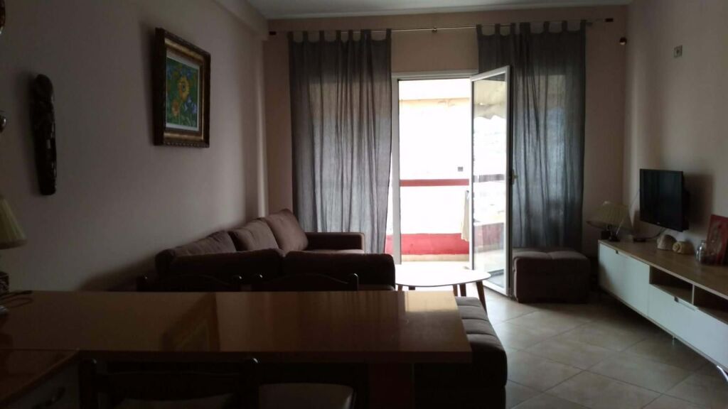 Apartament 2+1 me qera tek rruga 5 Maji, afër  qendrës Concord