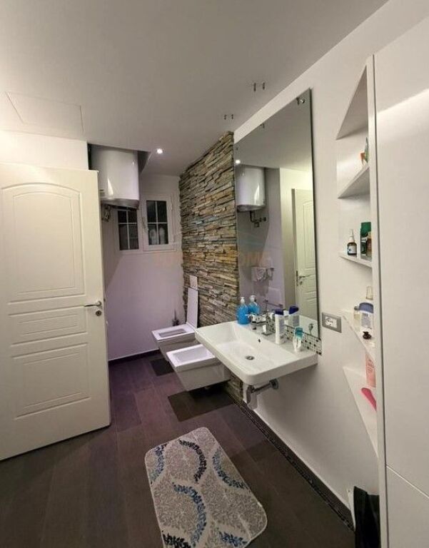 For sale, 2+1 Apartment Laprake, Tirana.