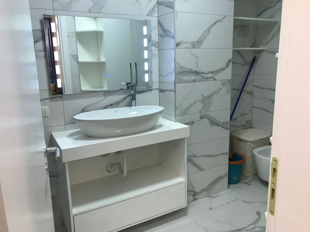 Shitet Apartament 3+1+2 në Qendër të Durrësit